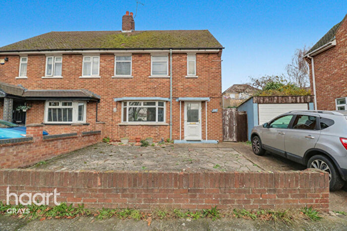 3 Bedroom Semi-Detached House For Sale In Stour Road, Grays, RM16