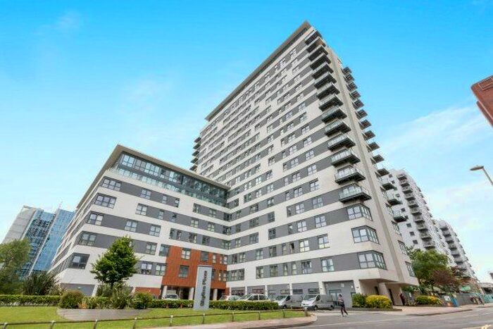 2 Bedroom Flat To Rent In Skyline Plaza, Basingstoke, RG21