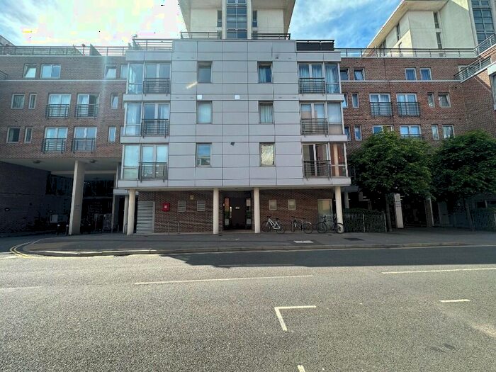 2 Bedroom Apartment To Rent In Cross Street, Southsea, Hampshire, PO1