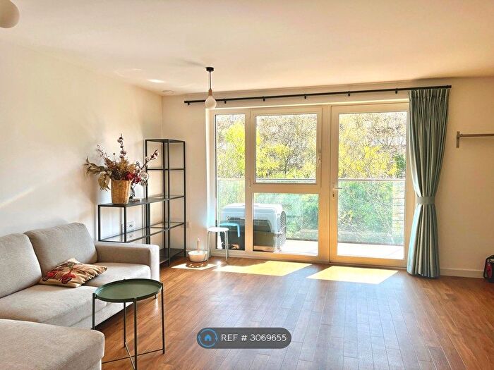 2 Bedroom Flat To Rent In Gothenburg Court, London, SE8