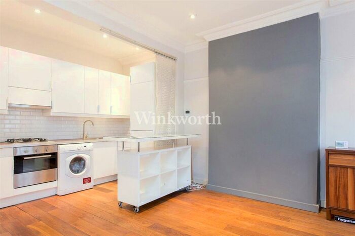 2 Bedroom Apartment To Rent In North End Road, London, NW11