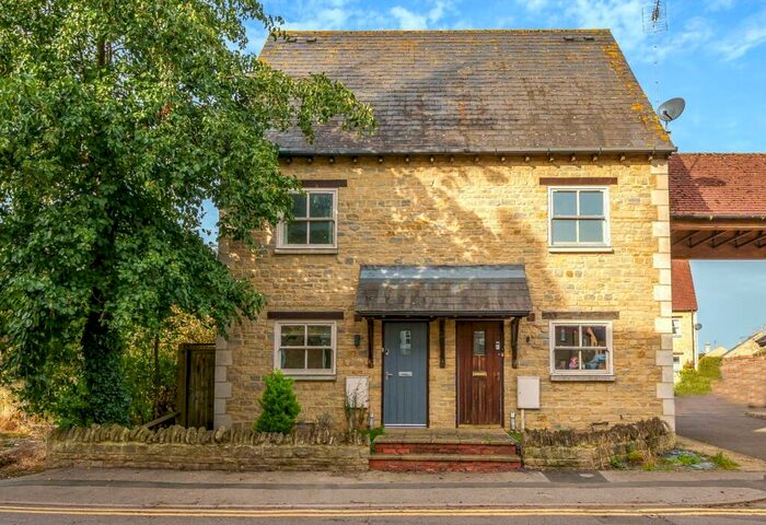 3 Bedroom Semi-Detached House To Rent In London Road, Wollaston, Northamptonshire, NN29