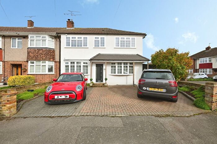 4 Bedroom End Terrace House For Sale In Rodney Crescent, Hoddesdon, EN11