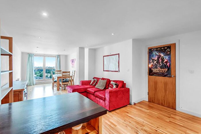 2 Bedroom Flat To Rent In Balmes Road, Islington, London, N1