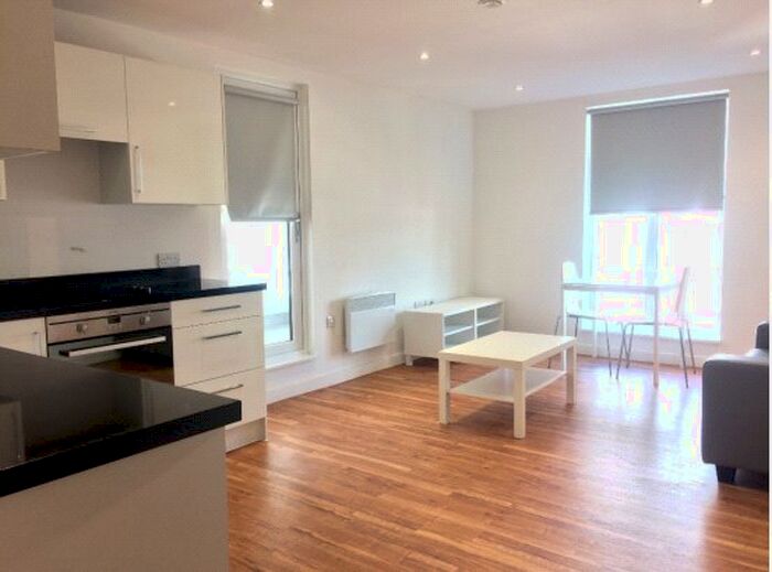 2 Bedroom Flat To Rent In The Exchange, Elmira Way, Salford Quays, Greater Manchester, M5