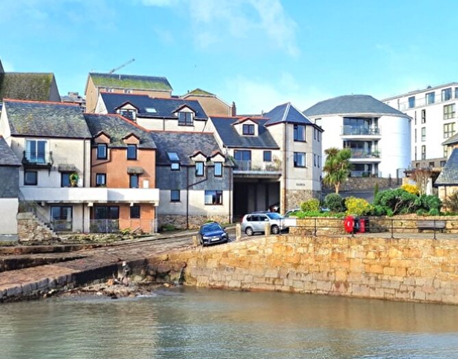 1 Bedroom Flat To Rent In Harbour Court, Penzance, TR18