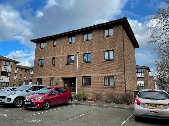 3 Bedroom Flat To Rent In Allanfield, Edinburgh, EH7