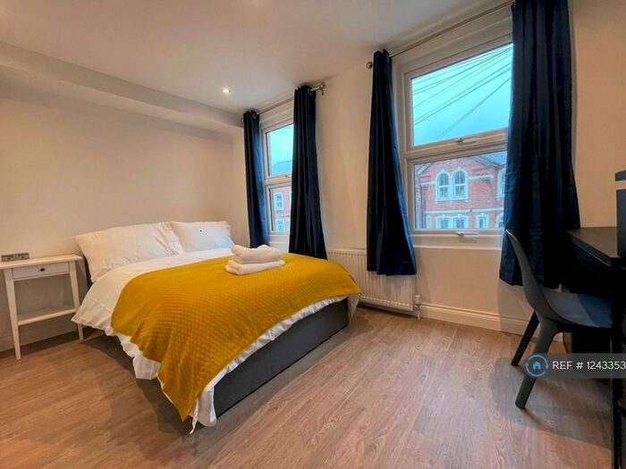 5 Bedroom Terraced House To Rent In Waylen Street, Reading, RG1