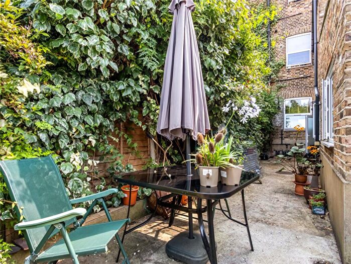 2 Bedroom Apartment For Sale In White Hart Lane, London, N22