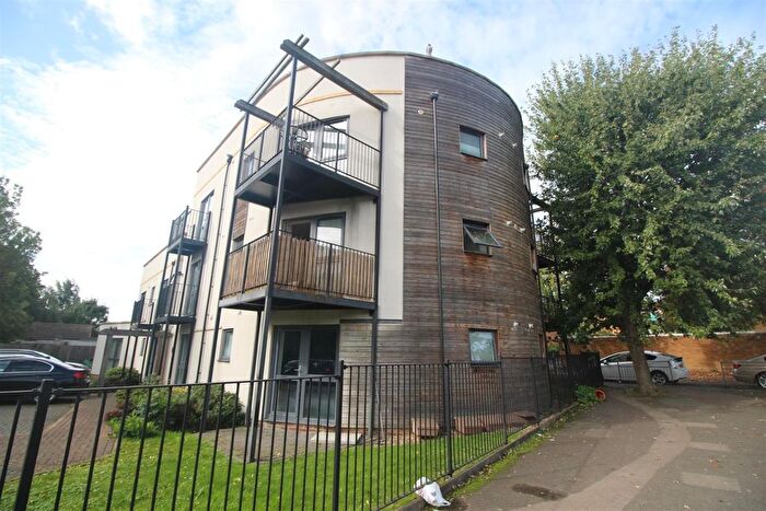 1 Bedroom Flat To Rent In Chandos Parade, Buckingham Road, Edgware, Greater London, HA8