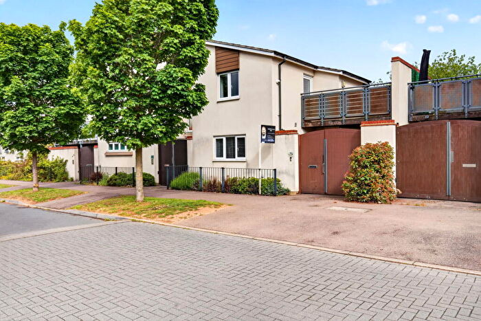 2 Bedroom Link Detached House For Sale In Addington Avenue, Wolverton, MK12
