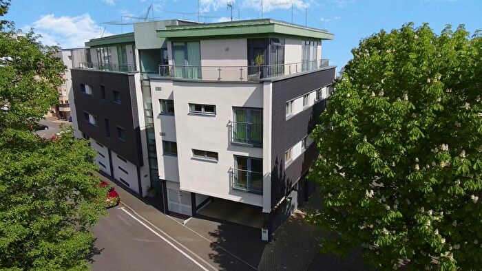 3 Bedroom Apartment For Sale In Bridgeman Road, Penarth, CF64