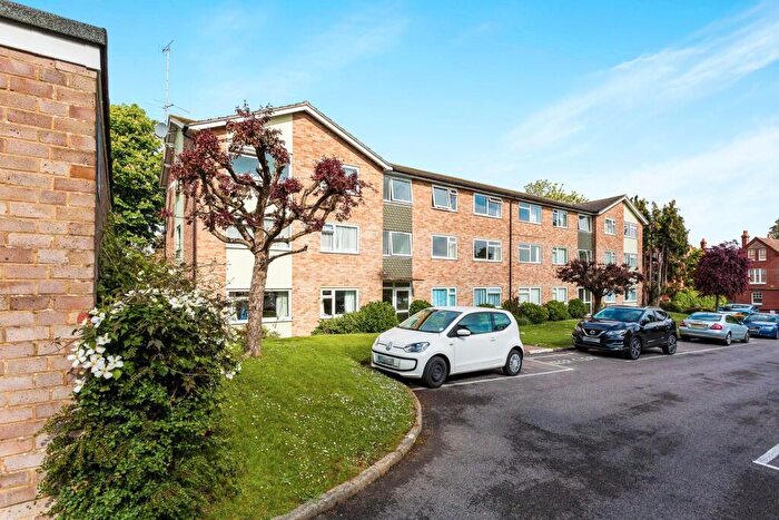 2 Bedroom Flat To Rent In Sharrow Close, Haywards Heath, RH16