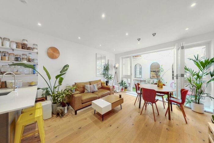 2 Bedroom Apartment To Rent In Murray Street, NW1