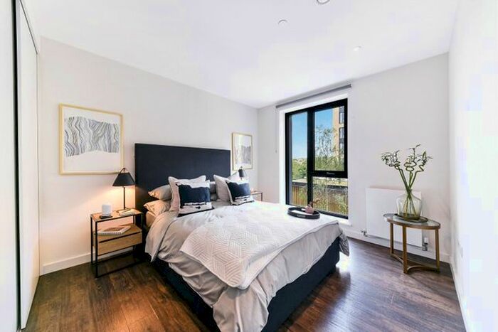 2 Bedroom Flat To Rent In L, Grenan Square, Greenford, UB6