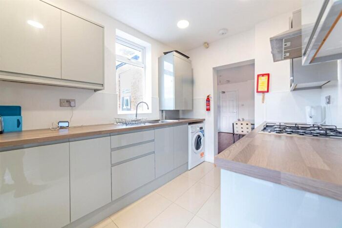 6 Bedroom Maisonette To Rent In £pppw - Helmsley Road, Sandyford, NE2