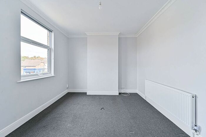 2 Bedroom Flat To Rent In Beckenham Lane, Shortlands, Bromley, BR2
