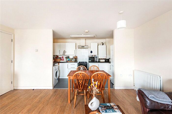2 Bedroom Flat To Rent In Stoke Newington Road, London, N16