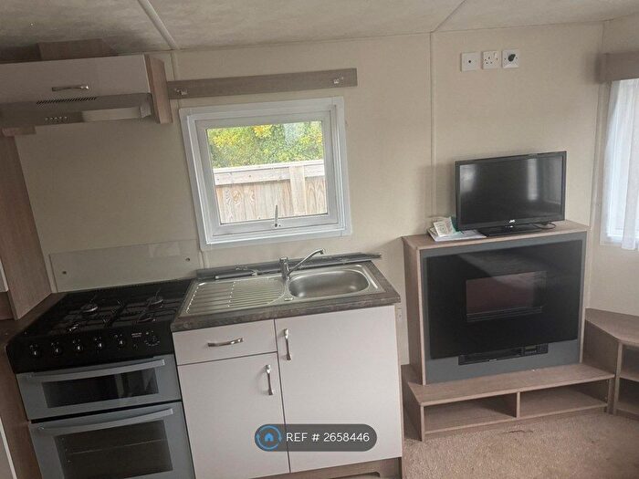 3 Bedroom Mobile/park Home To Rent In Delter, Horley, RH6