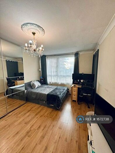 3 Bedroom Flat To Rent In Damory House, London, SE16