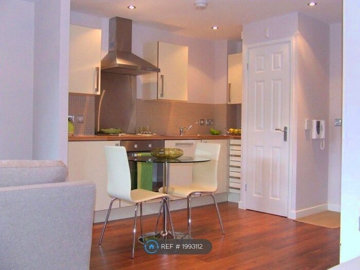 Studio To Rent In Staveley Road, Sheffield, S8