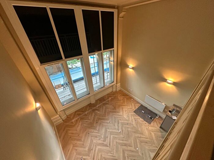 1 Bedroom Apartment To Rent In The Headrow, Leeds, West Yorkshire, LS1