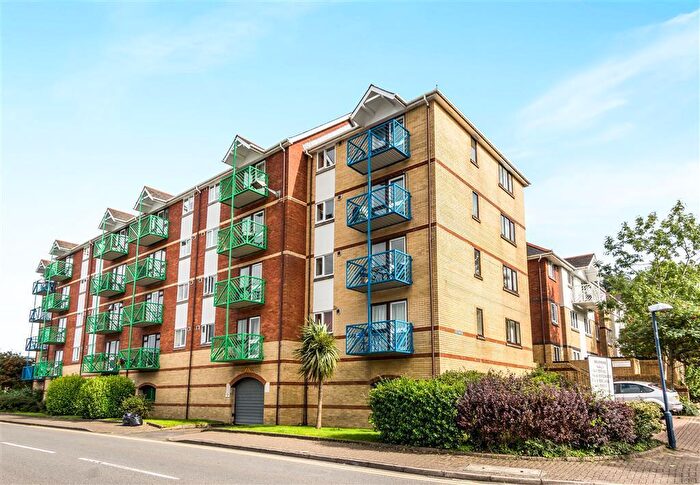 2 Bedroom Flat To Rent In Ambassador House, Maritime Quarter, SA1