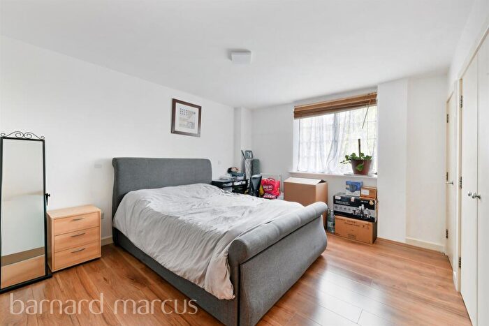 1 Bedroom Flat For Sale In London Road, Mitcham, CR4