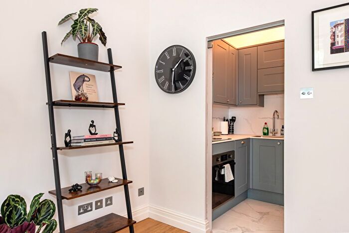2 Bedroom Flat To Rent In Collingham Place, Gloucester Road, SW5