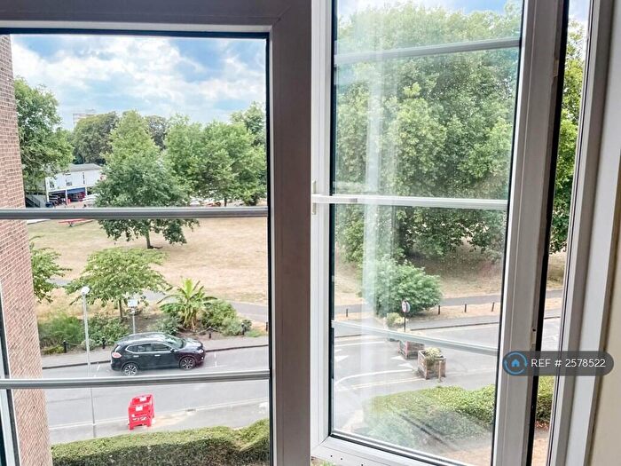 2 Bedroom Flat To Rent In Canbury Court, Kingston Upon Thames, KT2