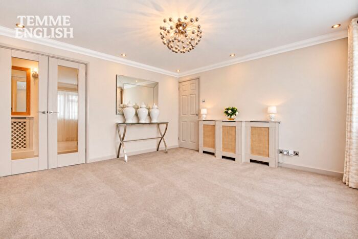 2 Bedroom Flat For Sale In Little Thorpe, Basildon, SS16