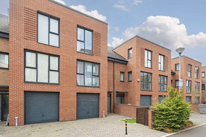 4 Bedroom Property For Sale In Reynard Way, Brentford, TW8