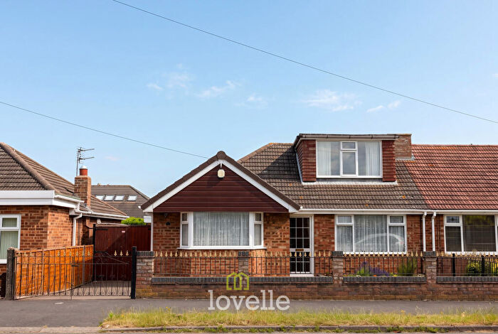 4 Bedroom Semi-Detached Bungalow For Sale In St Mathews Road, Humberston, DN36