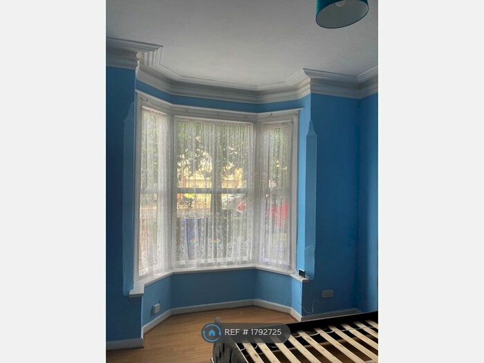 2 Bedroom Flat To Rent In Grimsby Road, Cleethorpes, DN35