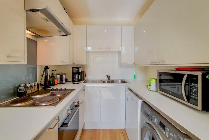 1 Bedroom Flat To Rent In Streatham Common North, Streatham Common, London, SW16