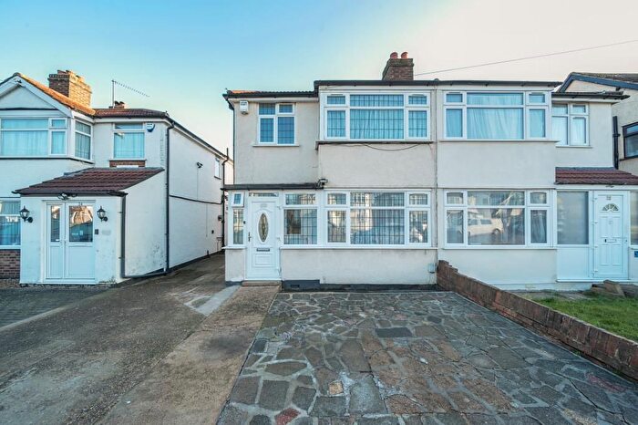 3 Bedroom Semi-Detached House To Rent In Stanmore, Harrow, HA7