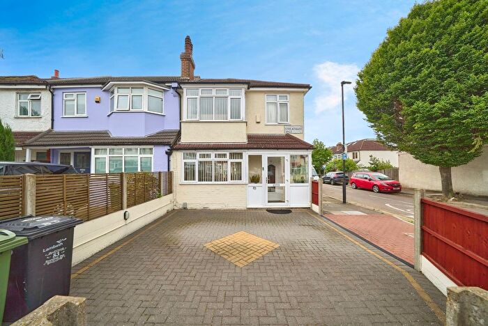 3 Bedroom End Of Terrace House For Sale In Streatham Vale, London, SW16