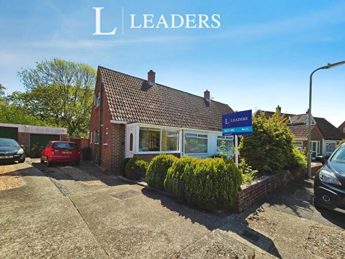 3 Bedroom Bungalow For Sale In Masten Crescent, Gosport, Hampshire, PO13