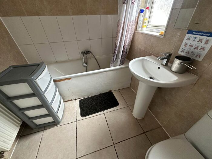 5 Bedroom House To Rent In Medlar Street, Camberwell, SE5