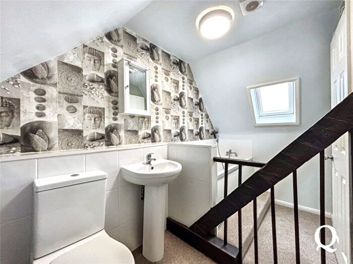 1 Bedroom Flat For Sale In High Street, Queenborough, Kent, ME11