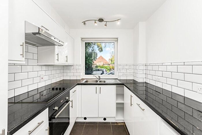 2 Bedroom Flat To Rent In Jameson Lodge, Shepherds Hill, Highgate, N6