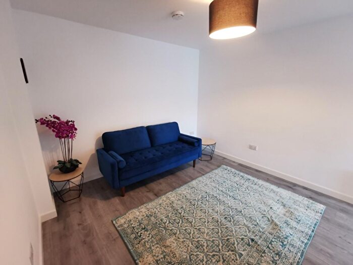 2 Bedroom Flat To Rent In Castle Street, City Centre, Dundee, DD1