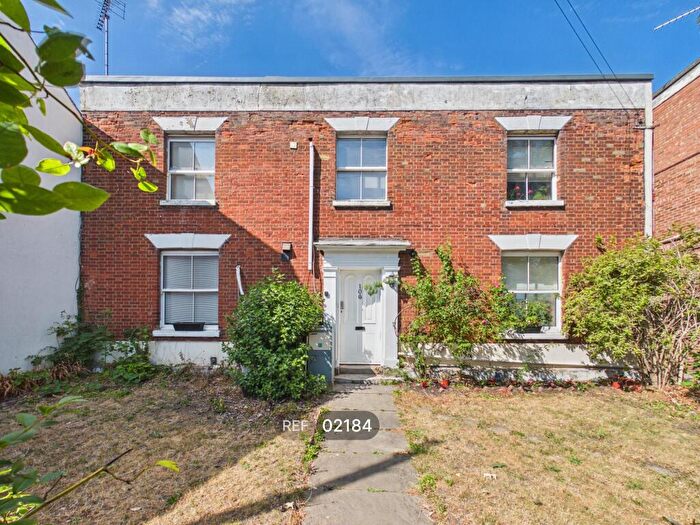 Flat To Rent In Hythe Hill, Colchester, CO1