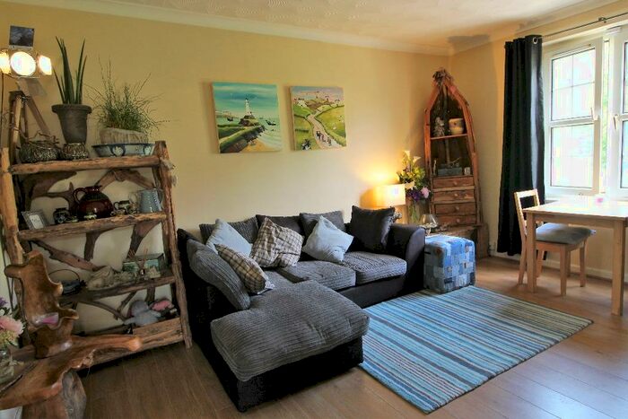 2 Bedroom Flat To Rent In Perth Road, Dunblane, FK15