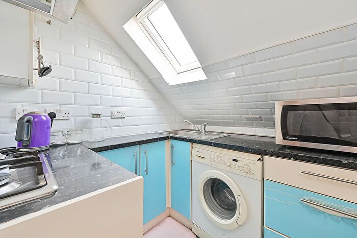 Studio To Rent In Great West Road, Hounslow, Hounslow, TW5