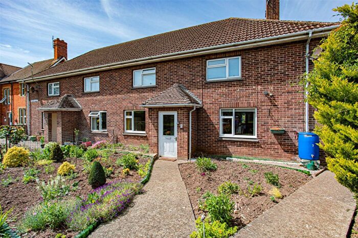2 Bedroom Flat For Sale In Moor Close, Langport, Somerset, TA10