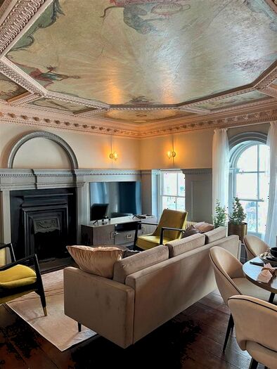 3 Bedroom Flat To Rent In St Martins Lane, London, WC2N