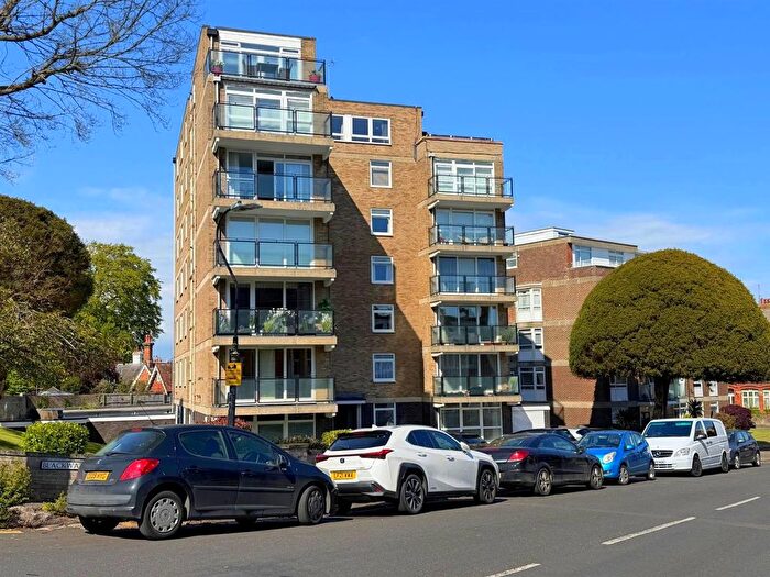 3 Bedroom Flat For Sale In Fulbourne House, Blackwater Road, Eastbourne, BN20