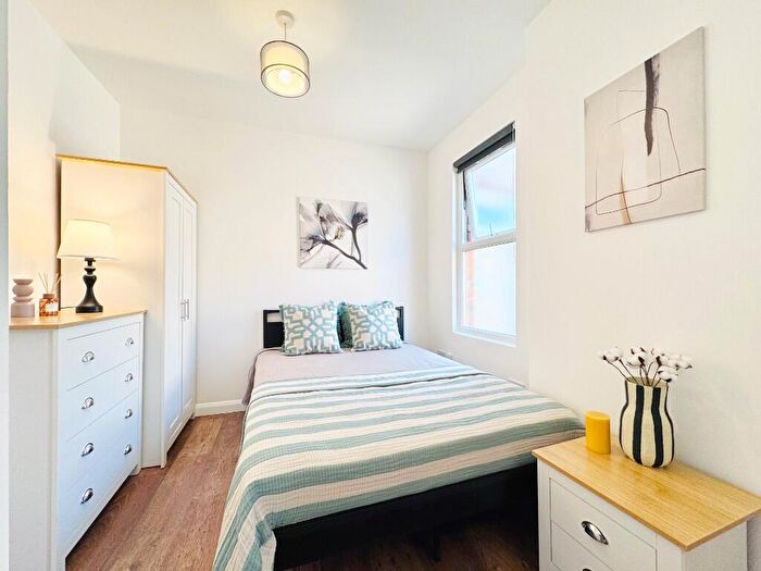 Studio To Rent In West Hendon Broadway, London, NW9