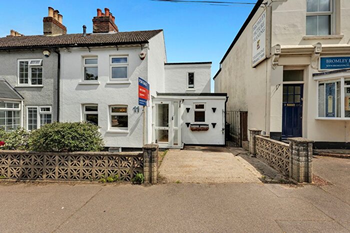 2 Bedroom Semi Detached House For Sale In Oakley Road, Bromley, BR2